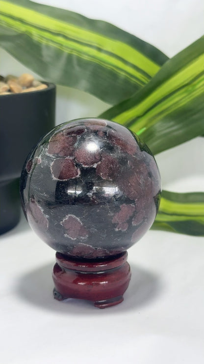 Garnet Sphere 604g