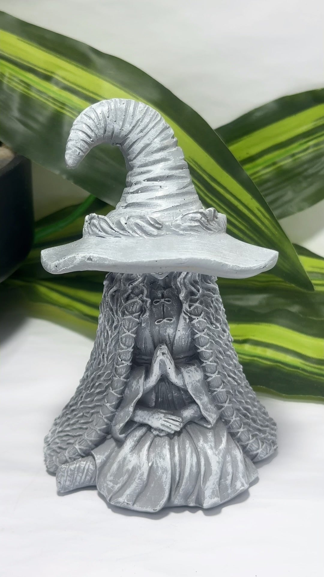 Resin Gray Witch 2pc