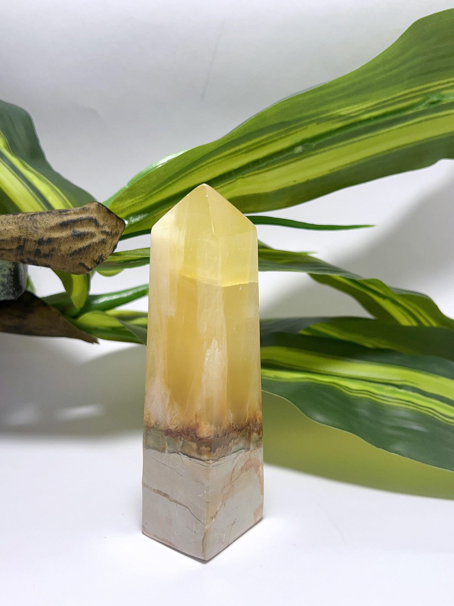 Lemon Calcite Tower 218G