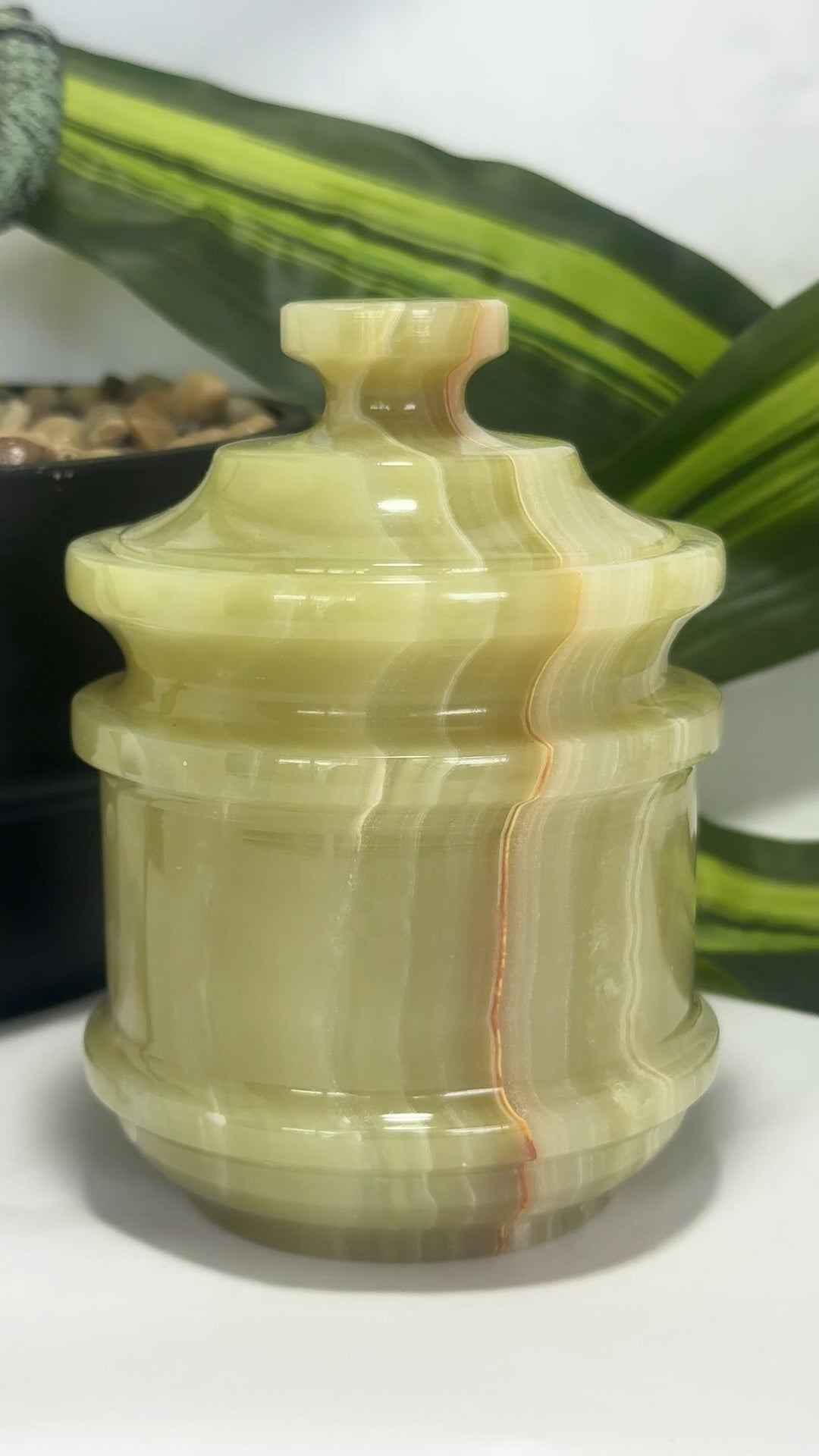 Green Banded Onyx Jar with Lid 550g