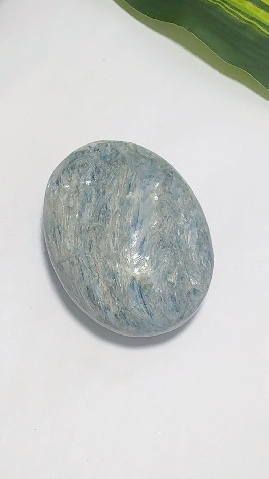 Kyanite Palm Stone 200g