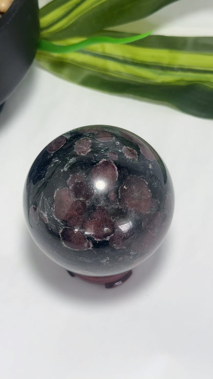 Garnet Sphere 604g