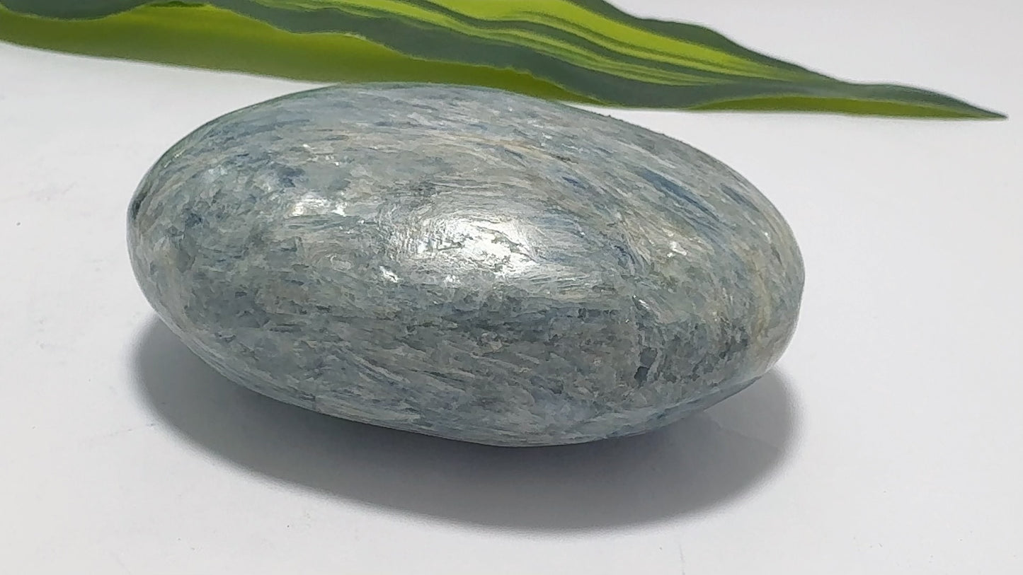 Kyanite Palm Stone 200g