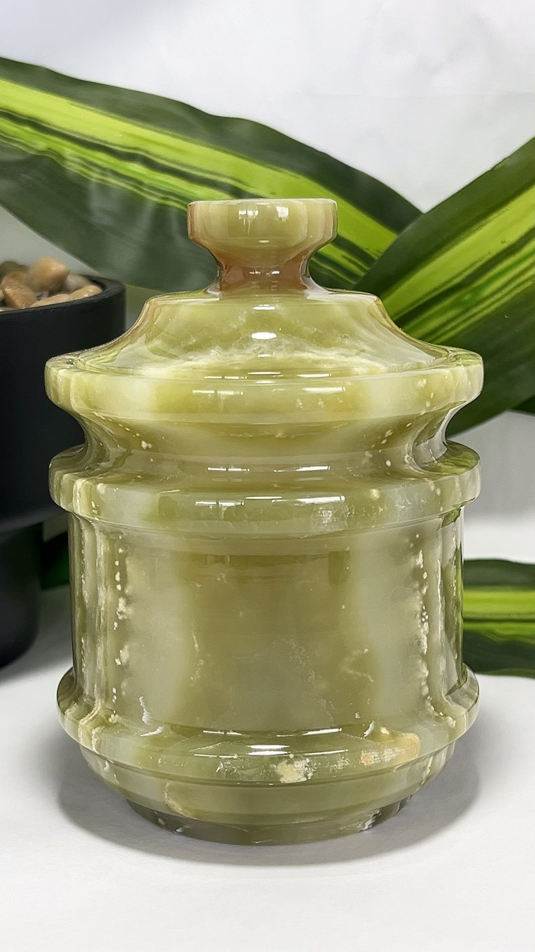 Green Banded Onyx Jar with Lid 576g