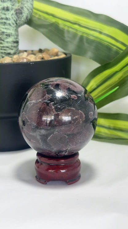 Garnet Sphere 542g