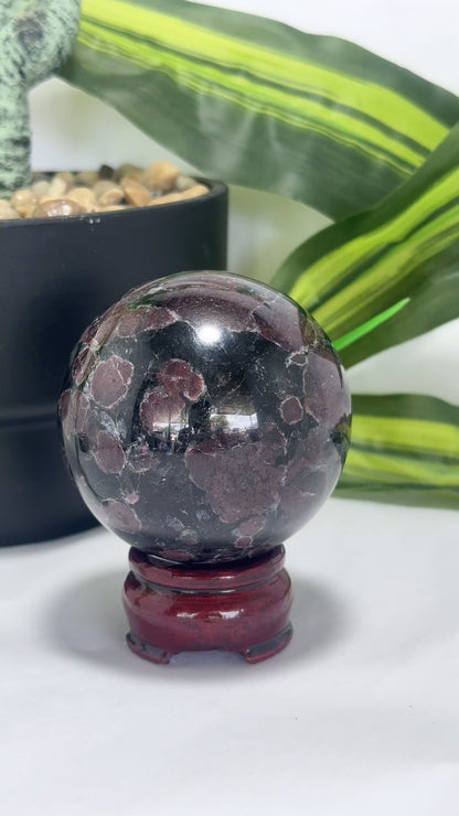 Garnet Sphere 542g