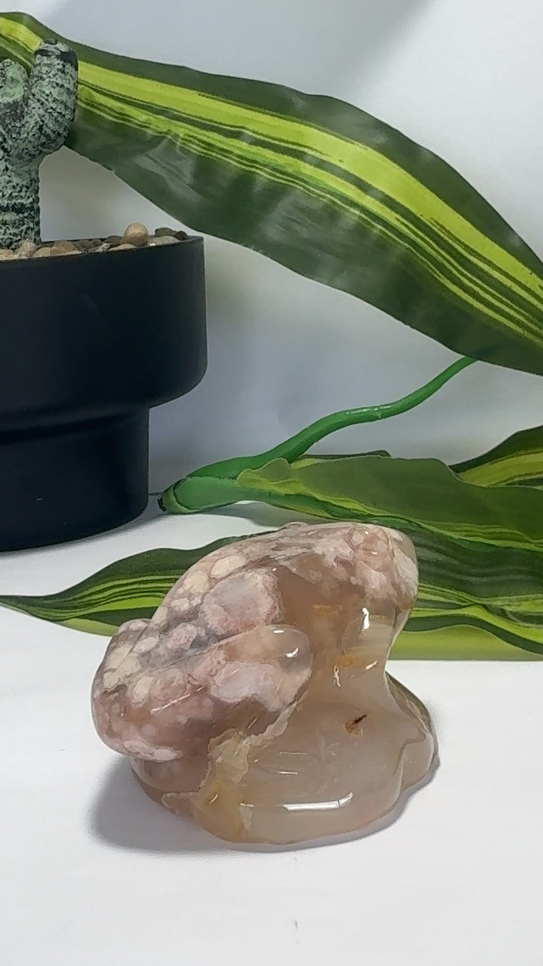 Flower Agate Frog 228g