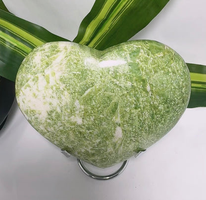 Tremolite Heart 1kg