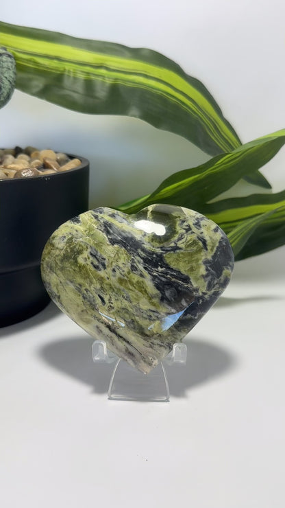 Leafy Serpentine Heart 318g