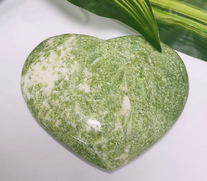 Tremolite Heart 1kg