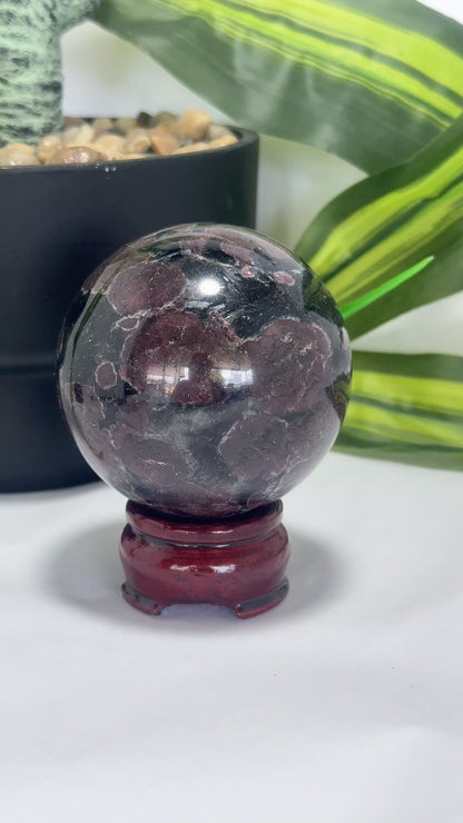 Garnet Sphere 542g