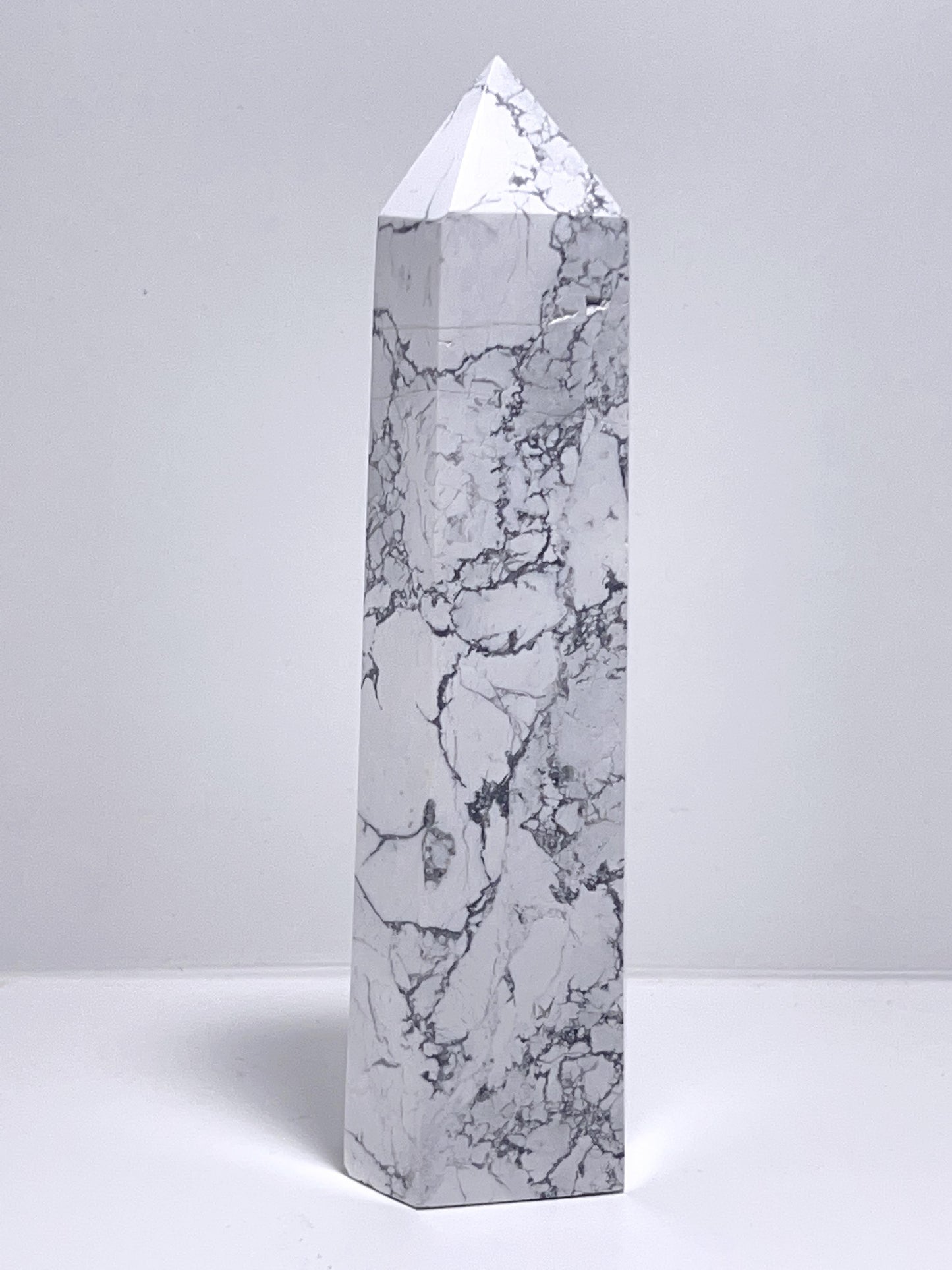 Howlite Tower 722G